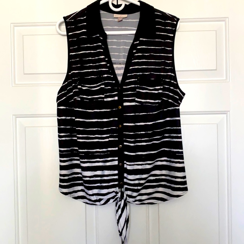 Black and white, sleeveless top